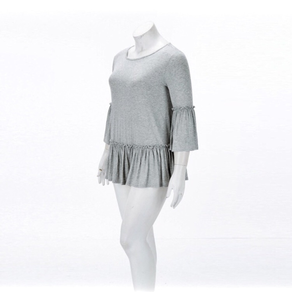 ➕ Ruffle hem bell sleeve top🎉HP🎉